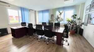 Cladire birouri cu parcari in incinta privata De vânzare Cladire birouri cu parcari in incinta privata în zona Nord 12 camere Arad 5