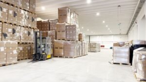 Hală de depozitare si productie Arad De închiriat Hală de depozitare si productie Arad în zona Nord 3 camere Arad 1