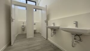 Hală de depozitare si productie Arad De închiriat Hală de depozitare si productie Arad în zona Nord 3 camere Arad 3