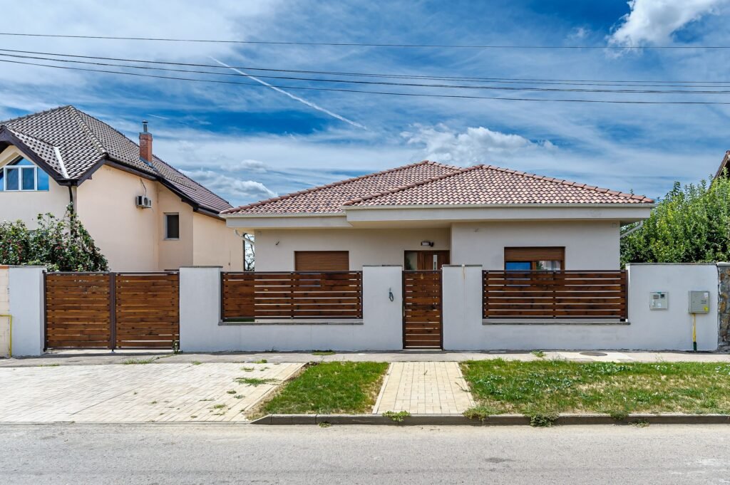 De vânzare Vilă nouă superbă tip mediteranean, zona Tabacovici în zona Aradul Nou 4 camere 3 dormitoare Arad 2
