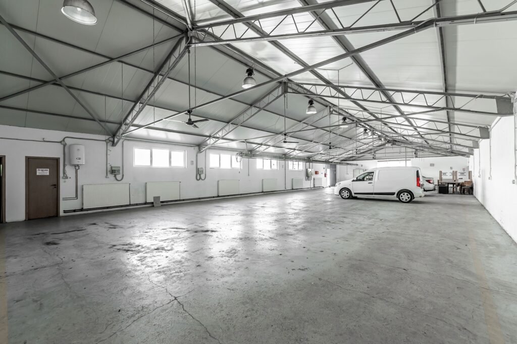 De vânzare 4.049 mp Hale industriale în Arad, aproape de A1 în zona Confectii 20 camere Arad 2