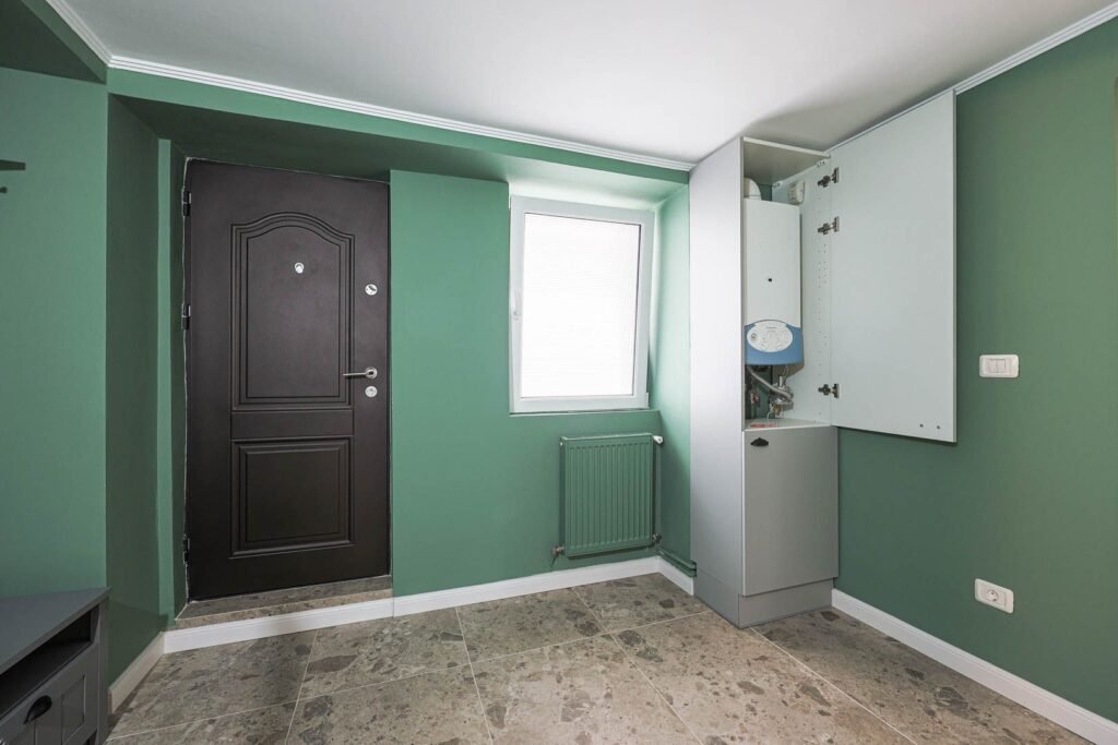 De vânzare Apartament 95 mp pe Iuliu Maniu la casă, curte proprie inchisa în zona Podgoria 2 camere 1 dormitor Arad 3