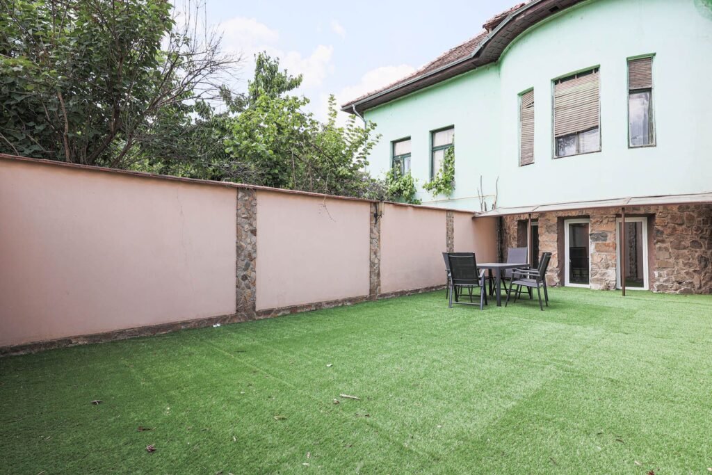 De vânzare Apartament 95 mp pe Iuliu Maniu la casă, curte proprie inchisa în zona Podgoria 2 camere 1 dormitor Arad 8