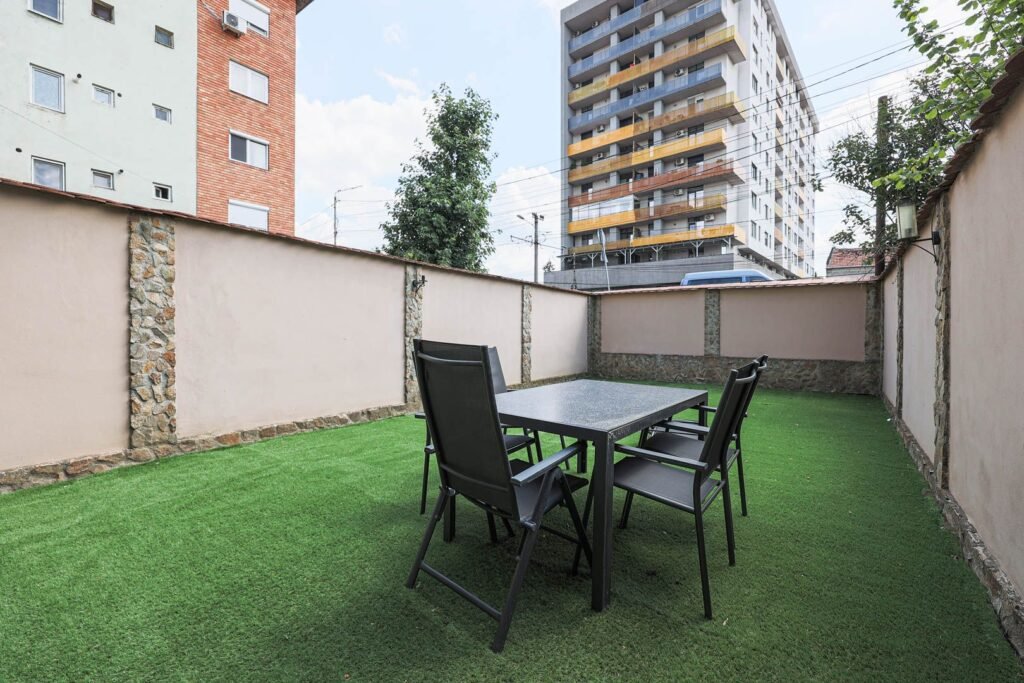 De vânzare Apartament 95 mp pe Iuliu Maniu la casă, curte proprie inchisa în zona Podgoria 2 camere 1 dormitor Arad 9