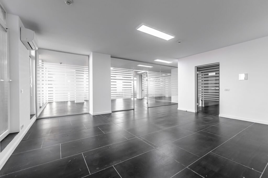 Exclusivitate si prestigiu: Spatiu de birouri premium ultracentral De vânzare Exclusivitate si prestigiu: Spatiu de birouri premium ultracentral în zona Ultracentral 4 camere Arad 11
