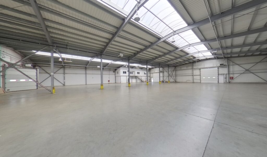 De vânzare HALA INDUSTRIALA 1770 MP 0% COMISION în zona Sud 2 camere Arad 1