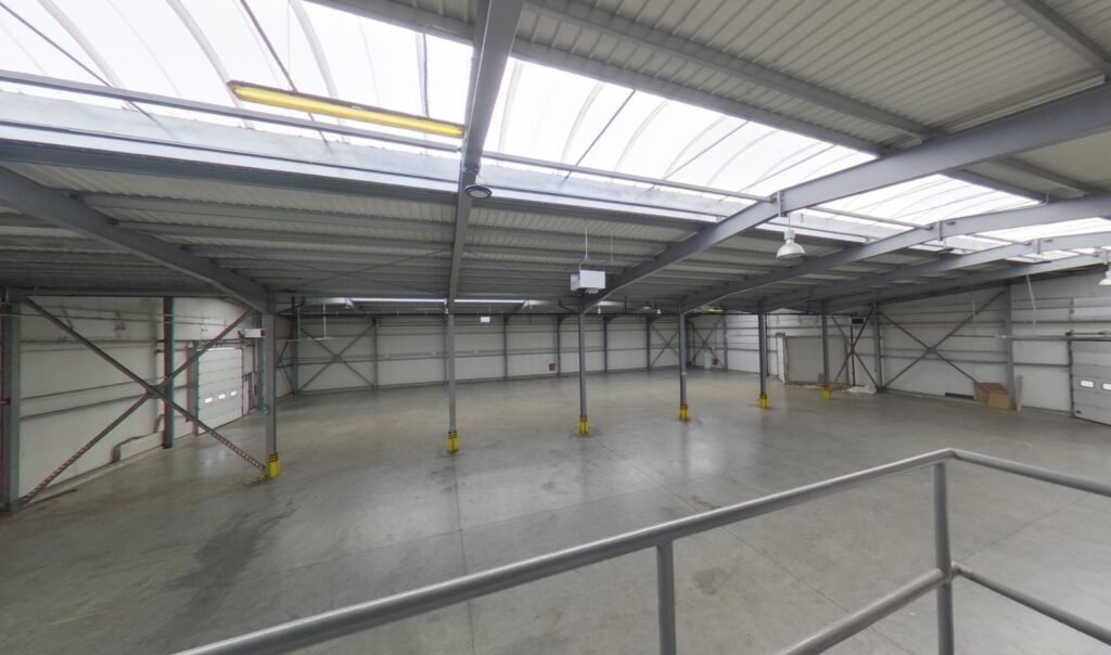 De vânzare HALA INDUSTRIALA 1770 MP 0% COMISION în zona Sud 2 camere Arad 1