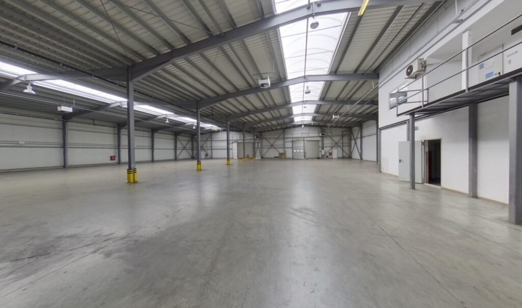 De vânzare HALĂ INDUSTRIALĂ 856 MP 0% COMISION în zona Sud 1 camera Arad 1