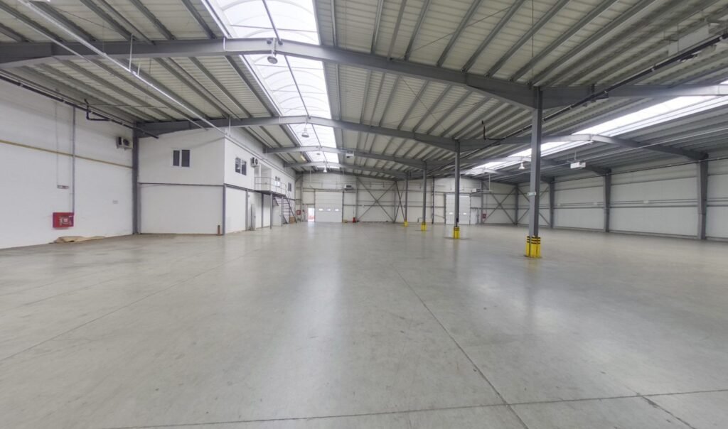 De vânzare HALĂ INDUSTRIALĂ 856 MP 0% COMISION în zona Sud 1 camera Arad 2
