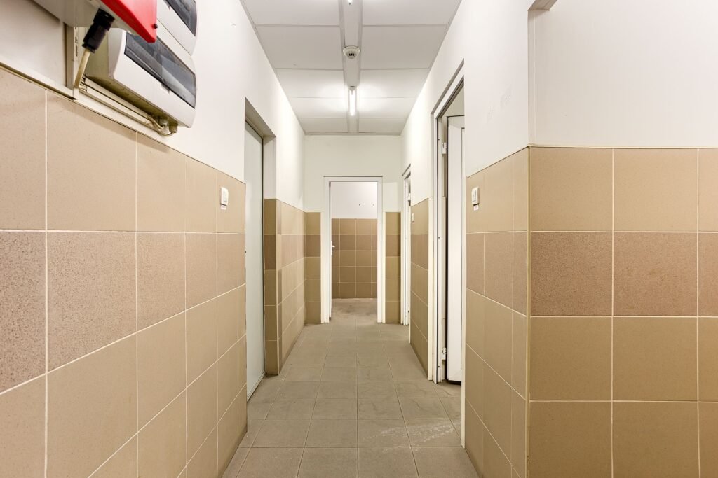 De vânzare Hală industrială 727 mp în Arad langă Autostrada A1 în zona Sud 1 camera Arad 6