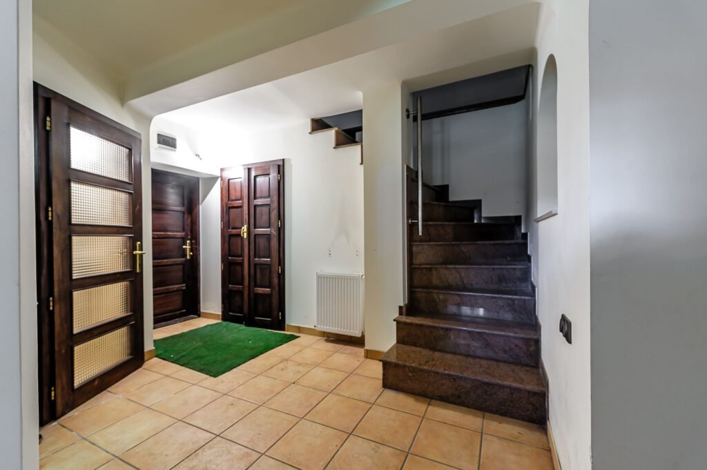 Proprietate Vândută Apartament la casă tip duplex pe Strada 9 Mai De vânzare Proprietate Vândută Apartament la casă tip duplex pe Strada 9 Mai în zona Central 3 camere 2 dormitoare Arad 9
