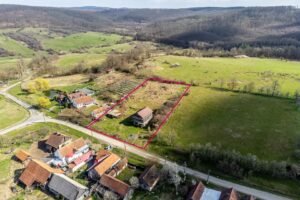 Cabană pe 3 niveluri – zonă spectaculoasă – Pătârș – COMISION 0% De vânzare Cabană pe 3 niveluri – zonă spectaculoasă – Pătârș – COMISION 0% în zona Arad 3 camere Arad 3