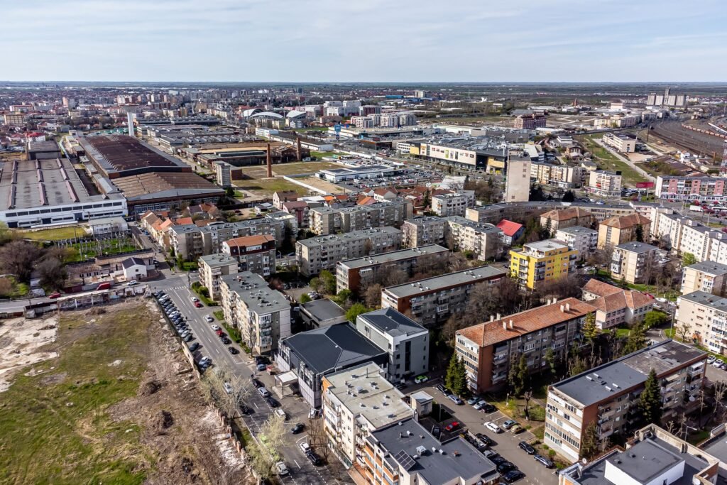 De închiriat Cladire de birouri Premium spre închiriere – Arad în zona Bancilor 7 camere Arad 13