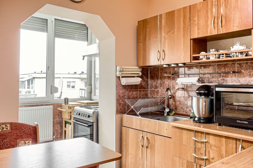 De vânzare Apartament cu 3 camere zona Miorița etaj 4 în zona Micalaca 3 camere 2 dormitoare Arad 5