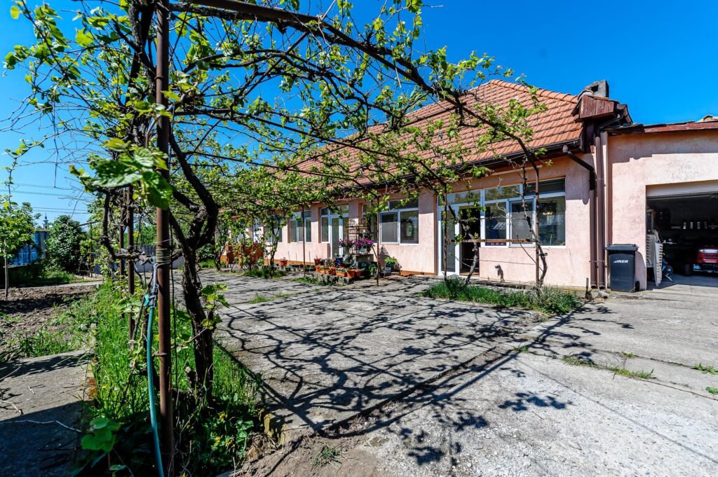 De vânzare Casă cu teren generos în localitatea Seceani- Timișoara în zona Arad 4 camere 2 dormitoare Arad 10
