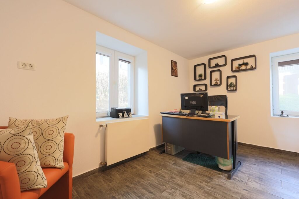 Spațiu ideal pentru birouri sau clinici De vânzare Spațiu ideal pentru birouri sau clinici în zona Ultracentral 9 camere Arad 1