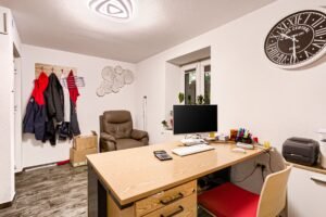 Spațiu ideal pentru birouri sau clinici Fără comision! Spațiu ideal pentru birouri sau clinici în zona Ultracentral 9 camere Arad 2