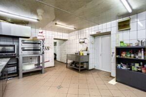 Spațiu ideal pentru birouri sau clinici Fără comision! Spațiu ideal pentru birouri sau clinici în zona Ultracentral 9 camere Arad 4