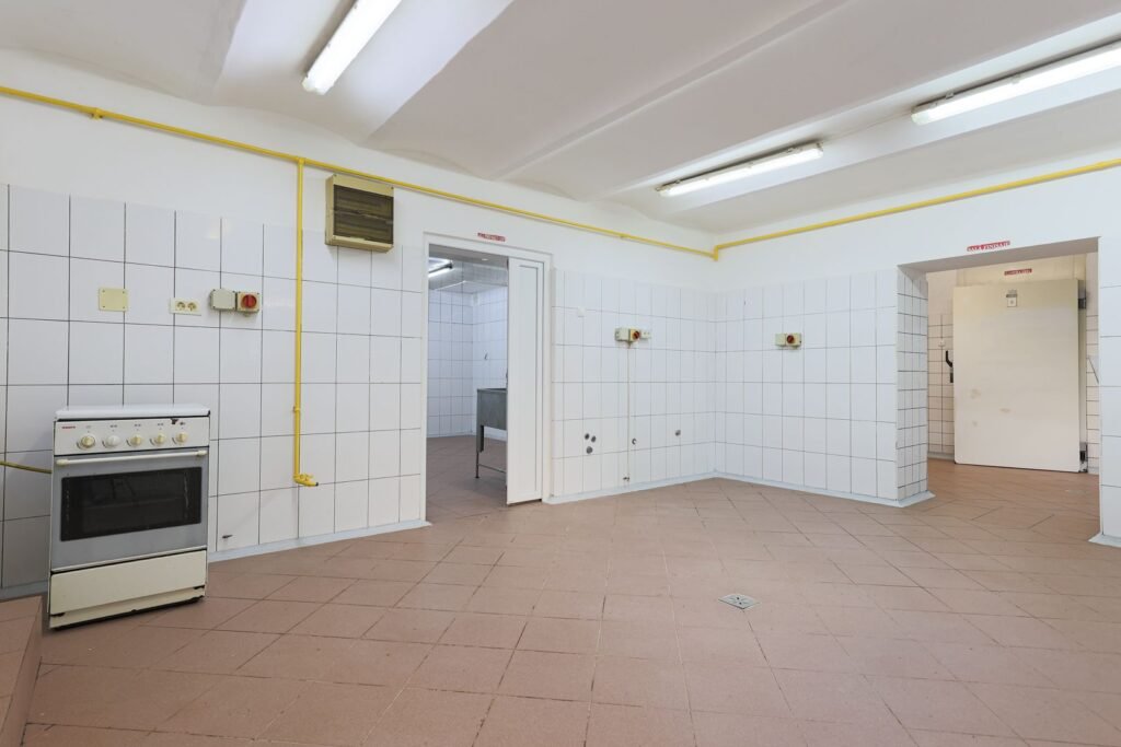 Spațiu ideal pentru birouri sau clinici De vânzare Spațiu ideal pentru birouri sau clinici în zona Ultracentral 9 camere Arad 5