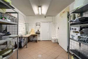 Spațiu ideal pentru birouri sau clinici Fără comision! Spațiu ideal pentru birouri sau clinici în zona Ultracentral 9 camere Arad 6