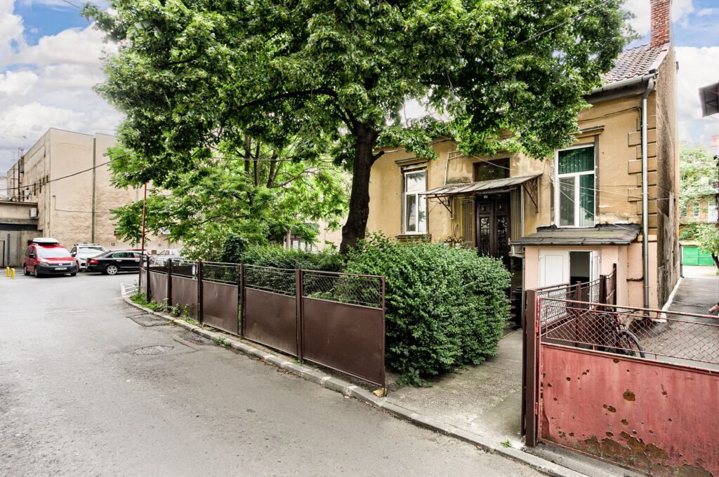 Spațiu ideal pentru birouri sau clinici De vânzare Spațiu ideal pentru birouri sau clinici în zona Ultracentral 9 camere Arad 7