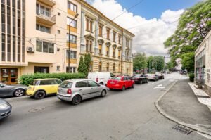 Spațiu ideal pentru birouri sau clinici Fără comision! Spațiu ideal pentru birouri sau clinici în zona Ultracentral 9 camere Arad 8