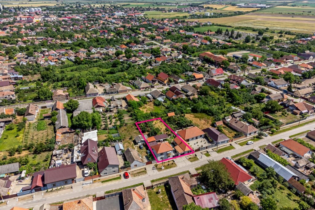 De vânzare Casă cu 2 corpuri de clădire în Pecica, Arad. în zona Central 7 camere 5 dormitoare Arad 3