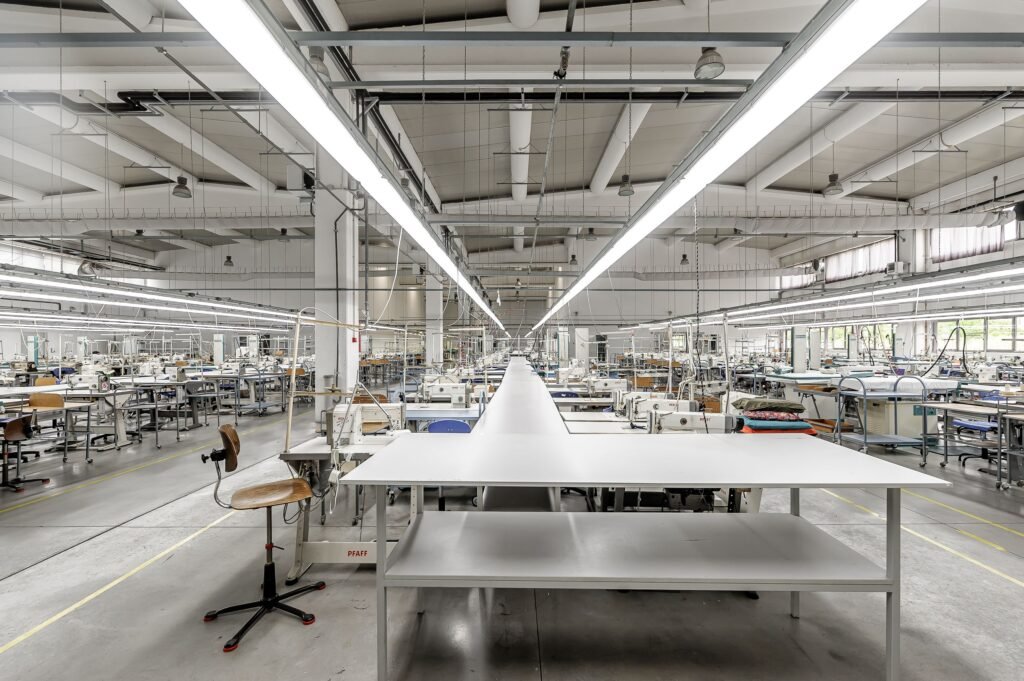 De vânzare Oportunitate: Hală de producție și depozitare cu birouri în Arad în zona Micalaca 20 camere Arad 1