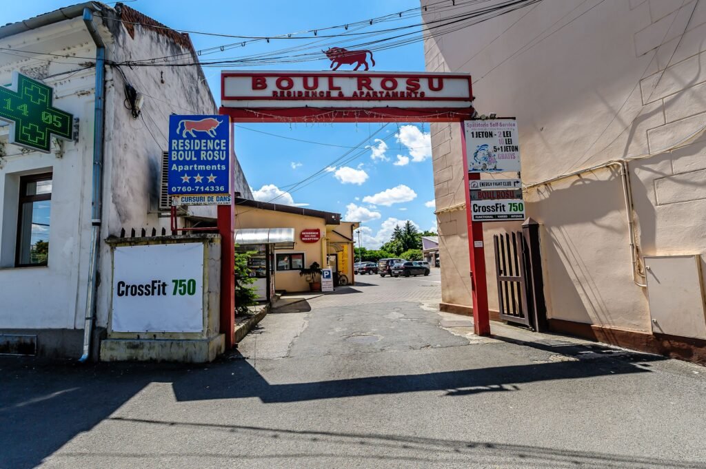Oportunitate unică de investiție în centrul orașului Arad! De vânzare Oportunitate unică de investiție în centrul orașului Arad! în zona Central 38 camere Arad 1