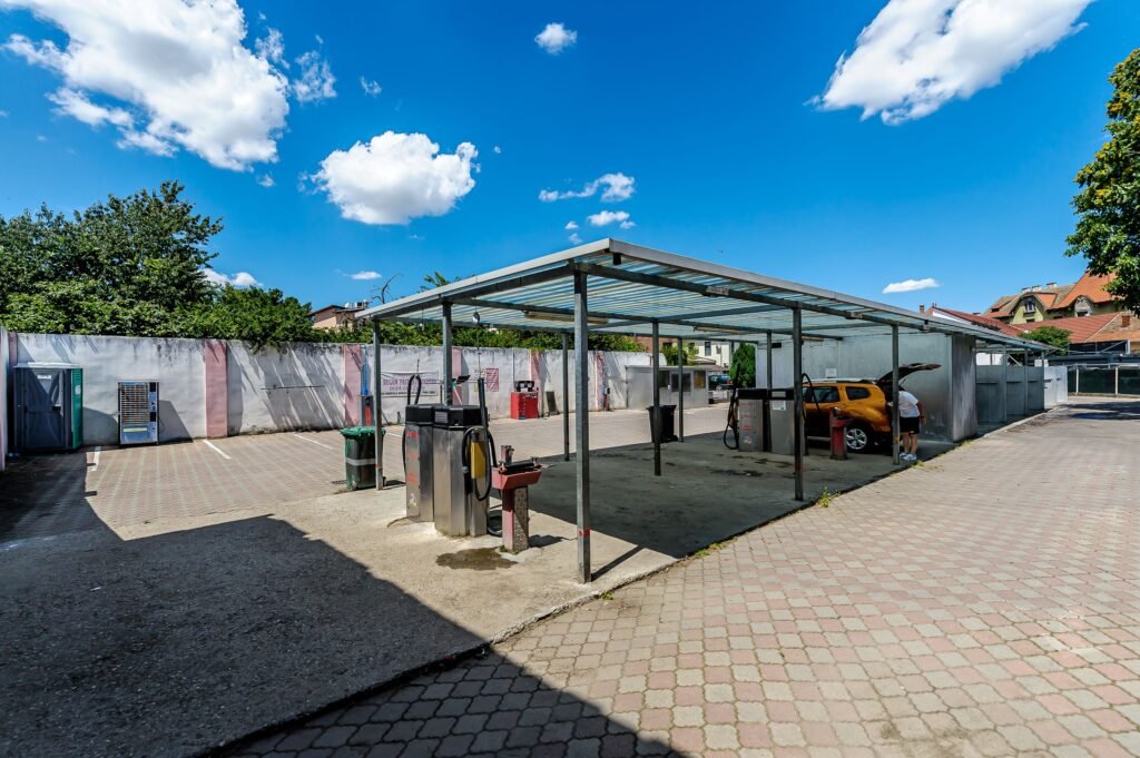 Oportunitate unică de investiție în centrul orașului Arad! De vânzare Oportunitate unică de investiție în centrul orașului Arad! în zona Central 38 camere Arad 13