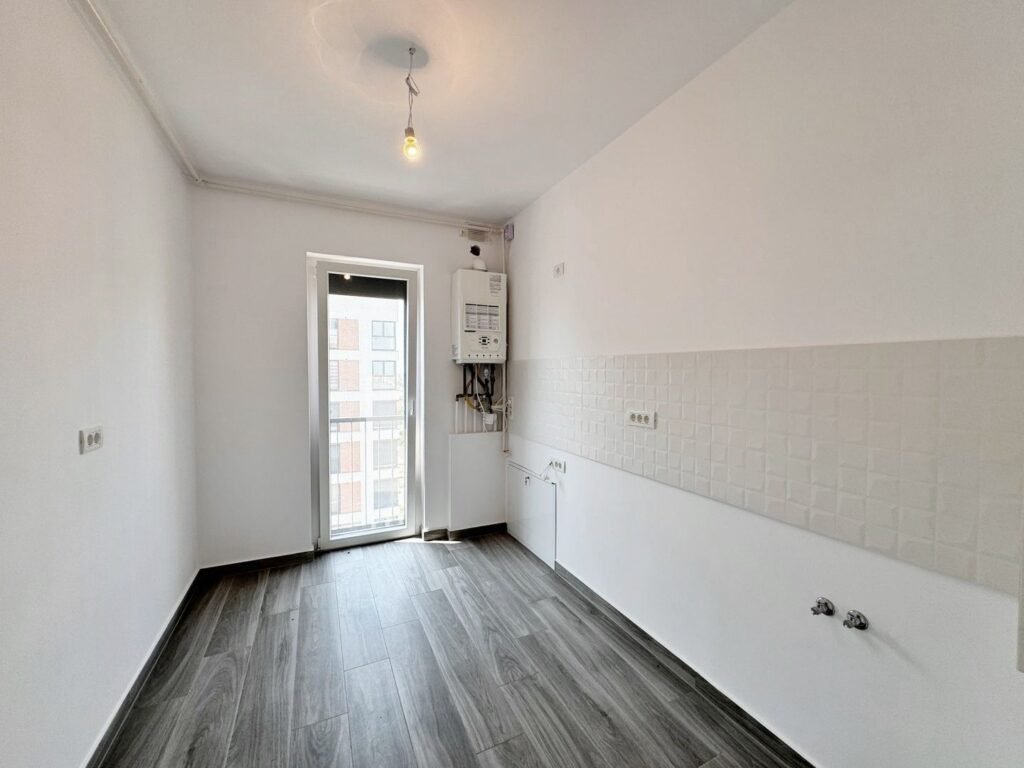 De vânzare Apartament cu 3 camere, Adora Park. cu 2 locuri de parcare în zona UTA 3 camere 2 dormitoare Arad 4