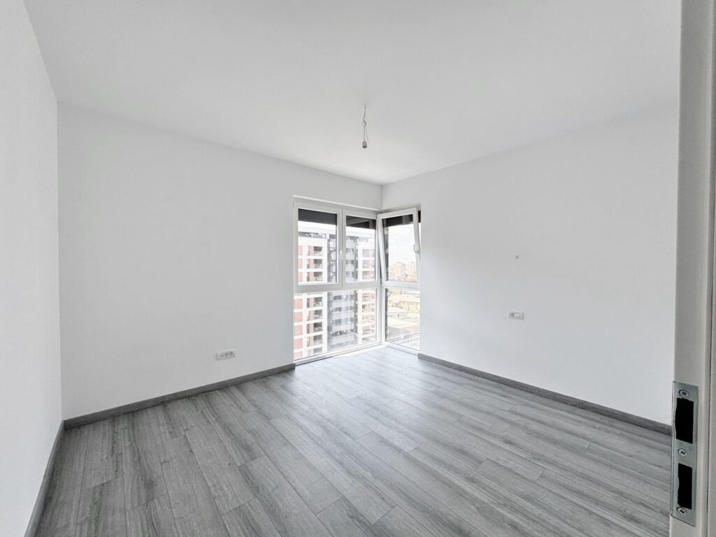 De vânzare Apartament cu 3 camere, Adora Park. cu 2 locuri de parcare în zona UTA 3 camere 2 dormitoare Arad 5