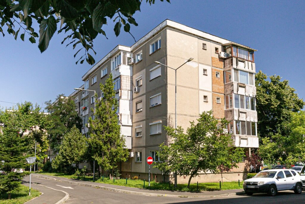 De vânzare Apartament cu 3 camere decomandat Alfa etaj 4 în zona Alfa 3 camere 2 dormitoare Arad 7