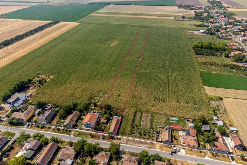 De vânzare Casă Variasu Mare Jud. Arad cu teren 16883 mp în zona Arad 2 camere Arad 8