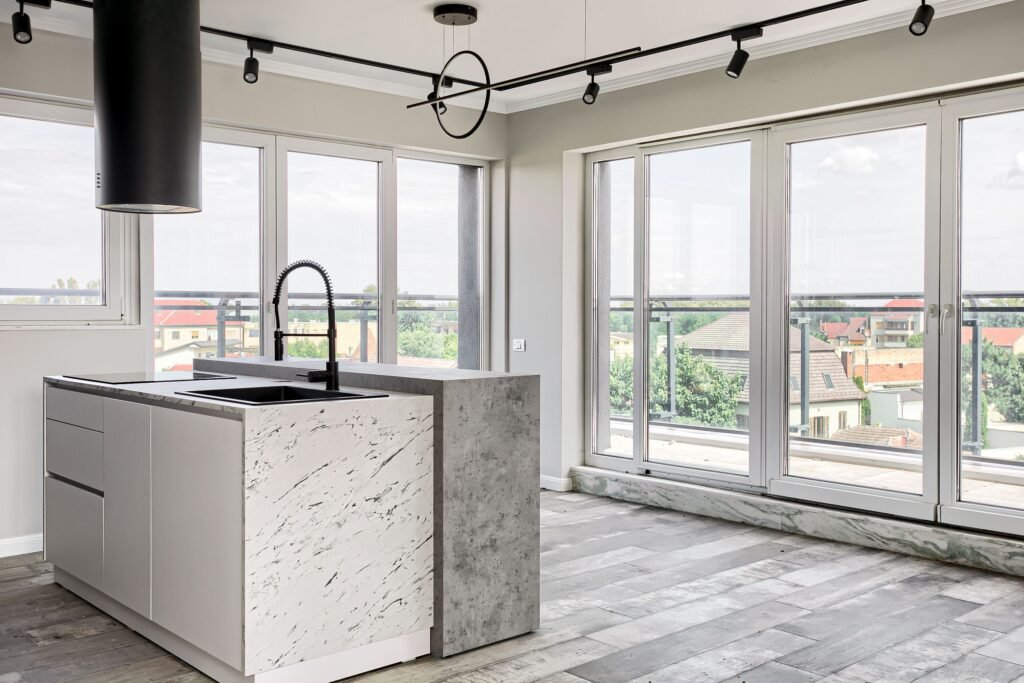 De vânzare Penthouse bloc nou lângă Malul Muresului în Arad în zona Ultracentral 2 camere 1 dormitor Arad 1