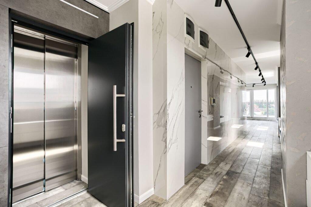 De vânzare Penthouse bloc nou lângă Malul Muresului în Arad în zona Ultracentral 2 camere 1 dormitor Arad 1