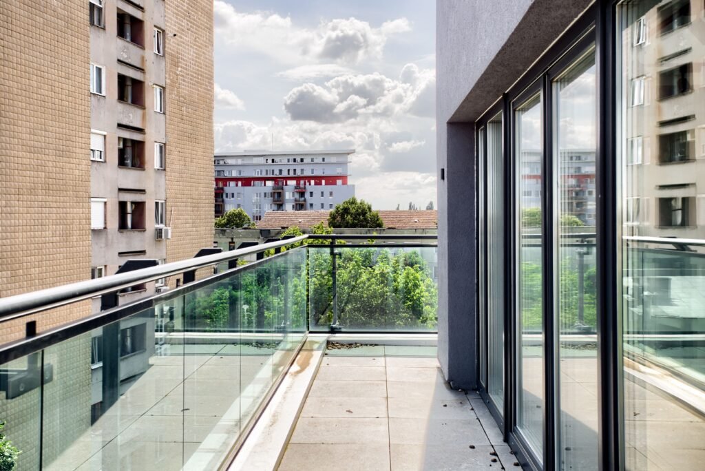 De vânzare Penthouse bloc nou lângă Malul Muresului în Arad în zona Ultracentral 2 camere 1 dormitor Arad 1