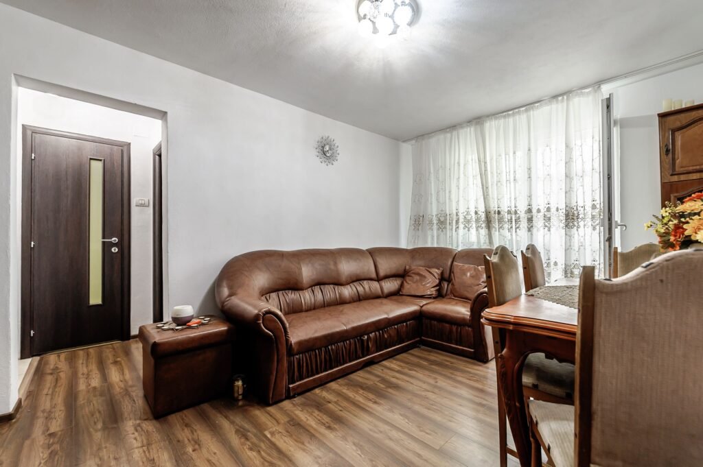 Fără comision! Apartament 3 camere 60mp renovat total zona Lidl Vlaicu comision 0 în zona Aurel Vlaicu 3 camere 2 dormitoare Arad 1