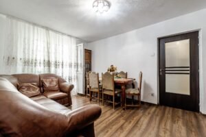 Apartament 3 camere 60mp renovat total zona Lidl Vlaicu comision 0 De vânzare Apartament 3 camere 60mp renovat total zona Lidl Vlaicu comision 0 în zona Aurel Vlaicu 3 camere 2 dormitoare Arad 2
