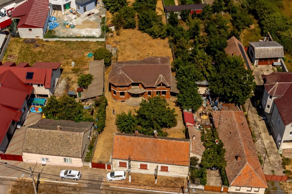 De vânzare Două case pe Calea Radnei comision 0 în zona Micalaca 14 camere 8 dormitoare Arad 1