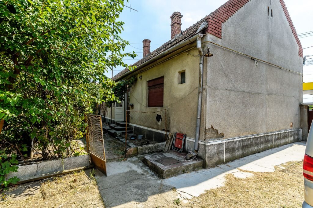 De vânzare Două case pe Calea Radnei comision 0 în zona Micalaca 14 camere 8 dormitoare Arad 1