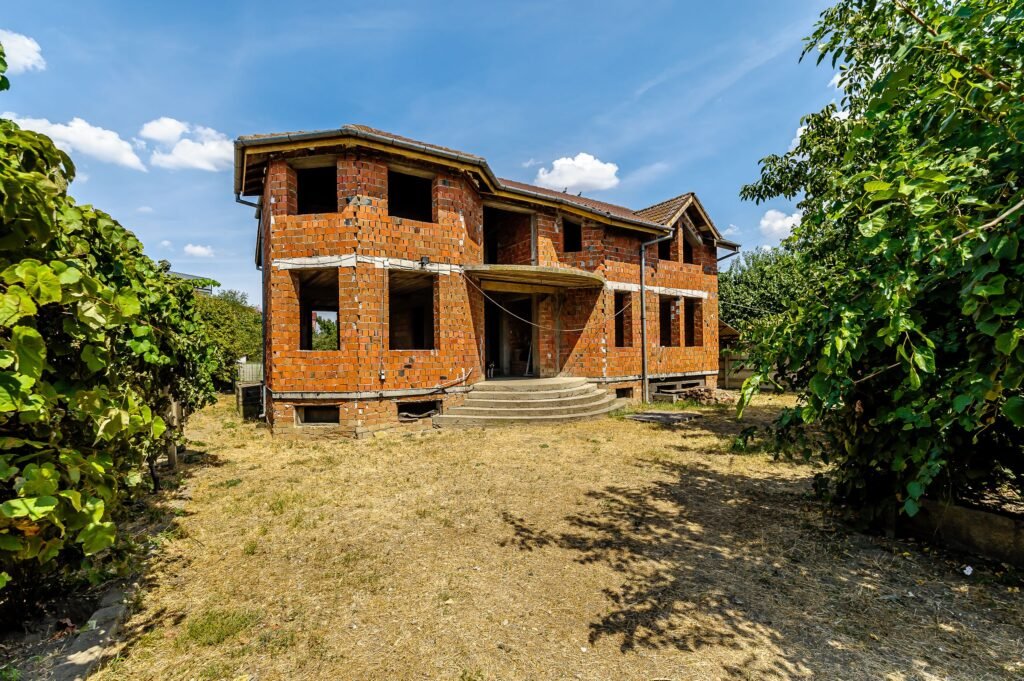 De vânzare Două case pe Calea Radnei comision 0 în zona Micalaca 14 camere 8 dormitoare Arad 1