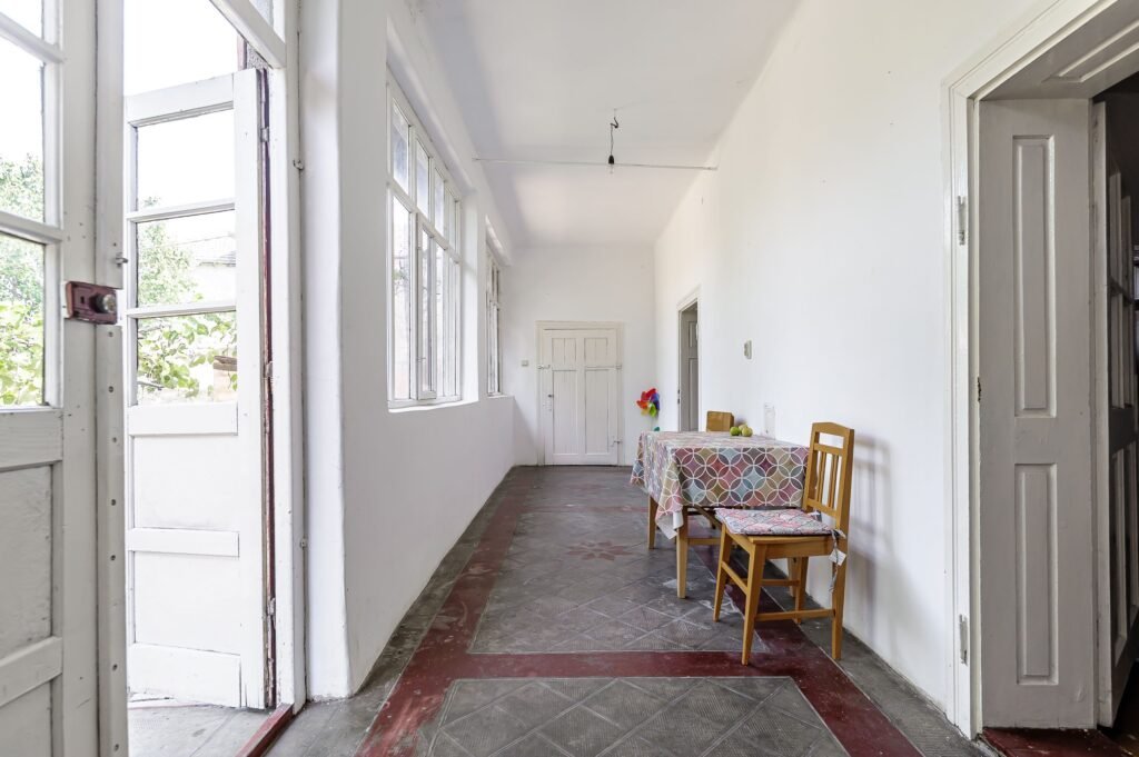 De vânzare Două case pe Calea Radnei comision 0 în zona Micalaca 14 camere 8 dormitoare Arad 1