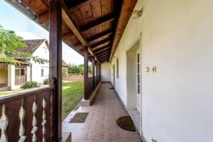 De vânzare Gospodărie superbă, în Mâsca, Ideală pentru 2 familii. în zona Arad 7 camere 5 dormitoare Arad 5