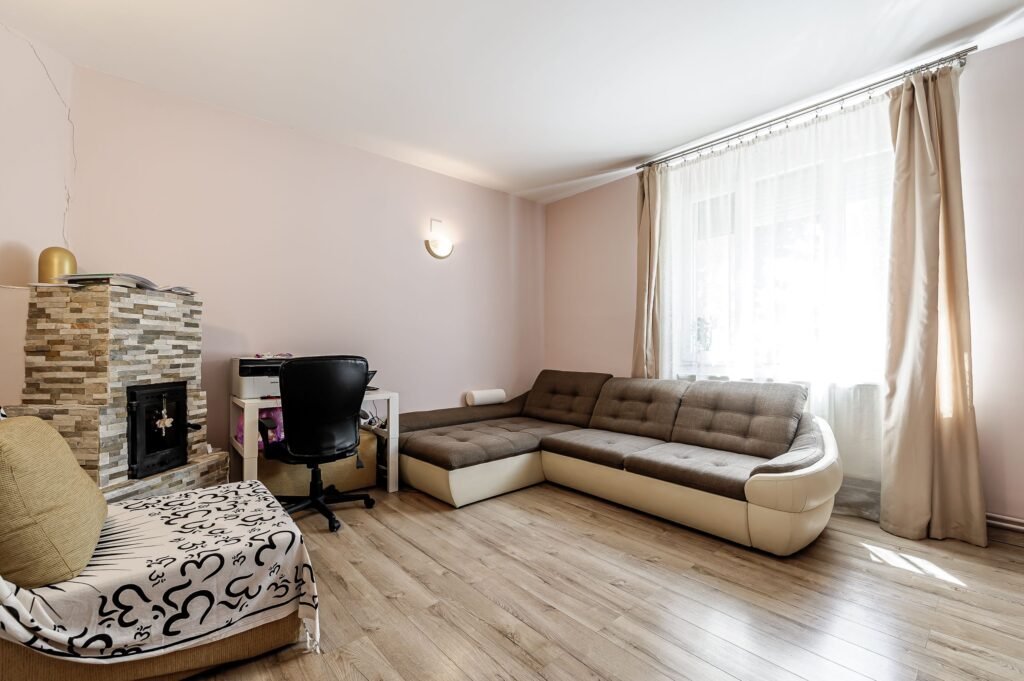 De vânzare REZERVAT!Apartament 2 camere spatios la casa individuala zona centrala în zona Ultracentral 2 camere 1 dormitor Arad 1