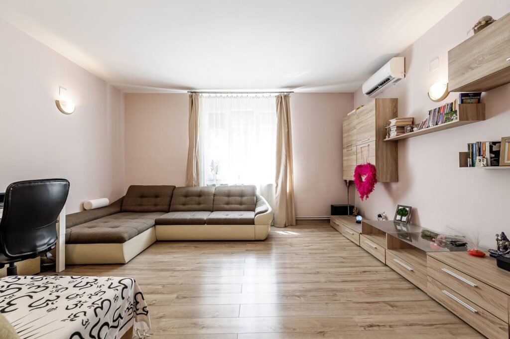 De vânzare REZERVAT!Apartament 2 camere spatios la casa individuala zona centrala în zona Ultracentral 2 camere 1 dormitor Arad 1