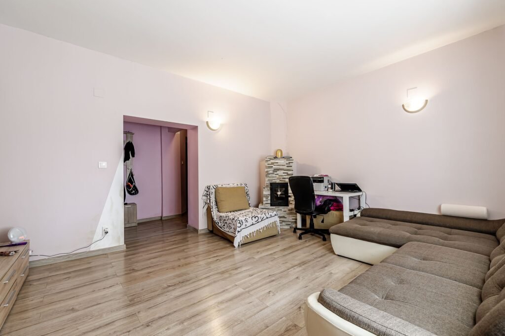 De vânzare REZERVAT!Apartament 2 camere spatios la casa individuala zona centrala în zona Ultracentral 2 camere 1 dormitor Arad 1