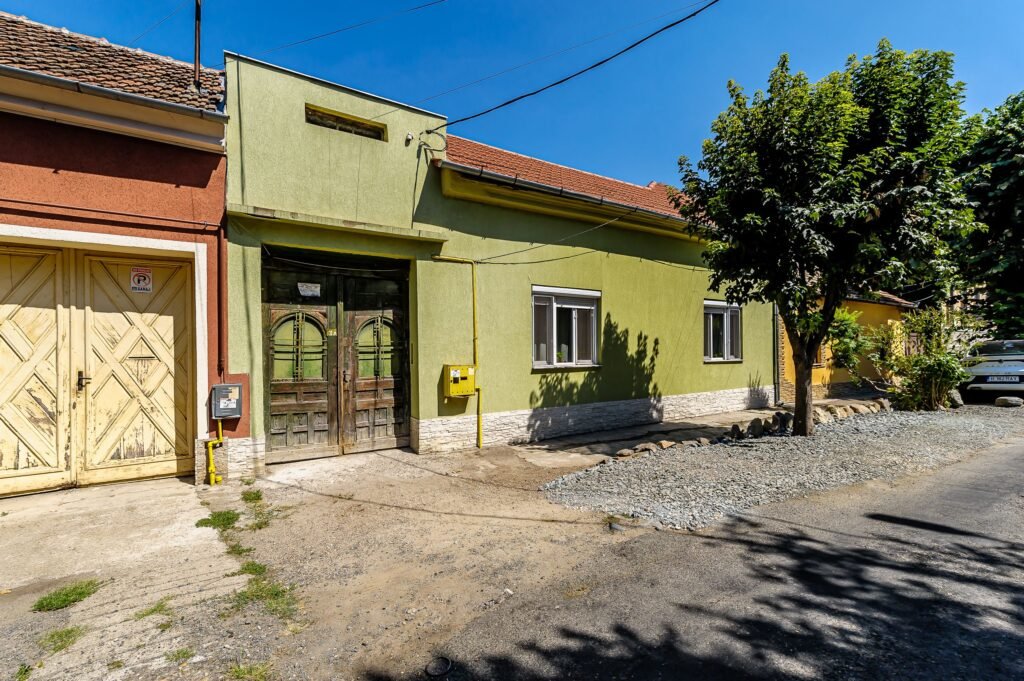 De vânzare REZERVAT!Apartament 2 camere spatios la casa individuala zona centrala în zona Ultracentral 2 camere 1 dormitor Arad 1