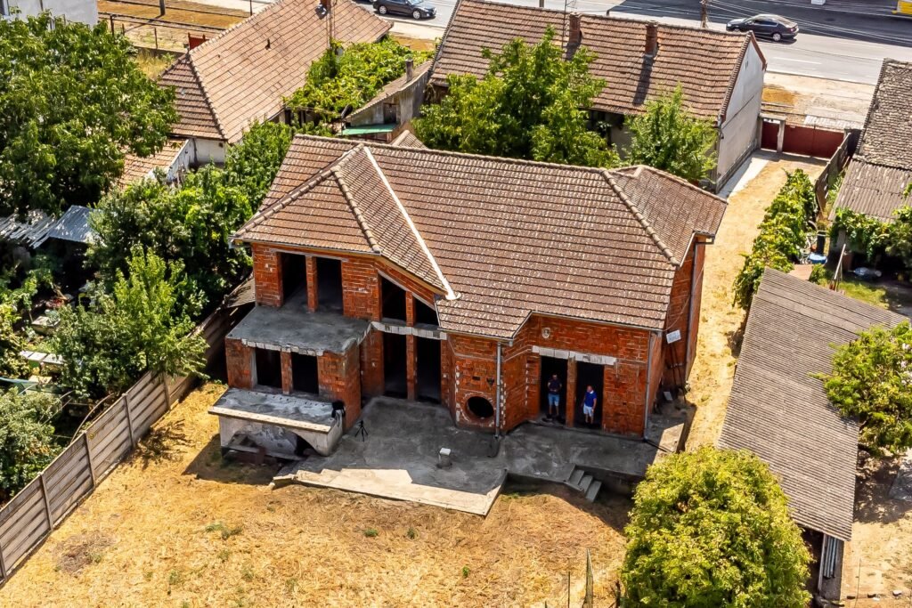 Fără comision! Vila la rosu 14 cam Calea Radnei+casa de caramida 3 camere comision 0 în zona Micalaca 14 camere 8 dormitoare Arad 2