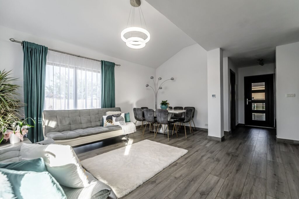 Casă modernă, finisaje premium – Vladimirescu, lângă Arad De vânzare Casă modernă, finisaje premium – Vladimirescu, lângă Arad în zona Arad 4 camere 3 dormitoare Arad 4